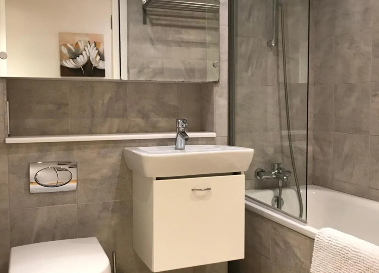 California Building Apartment London