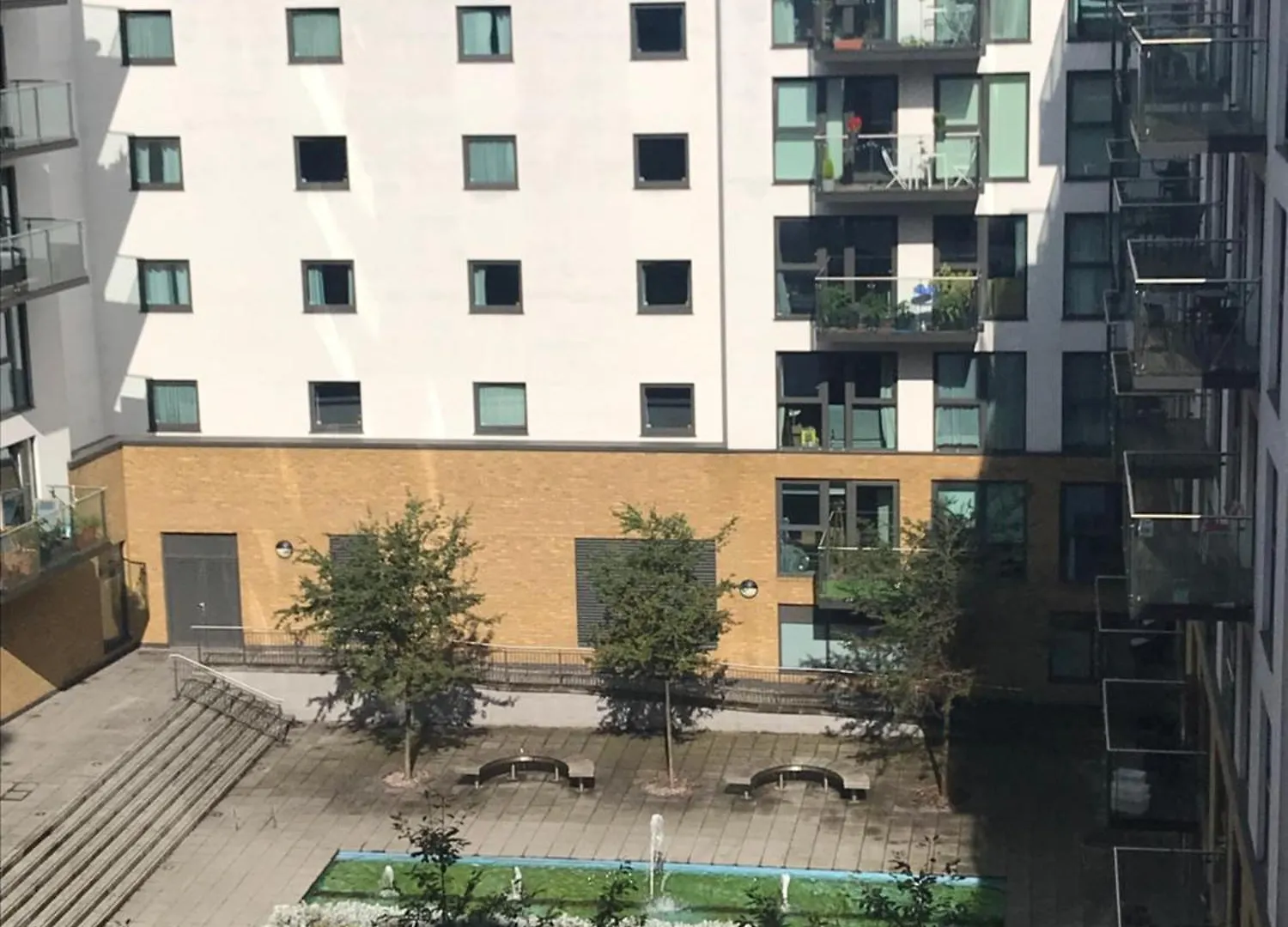 California Building Apartment London
